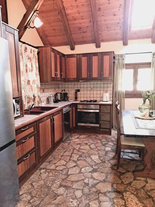 Fragosiko - Rustic Retreat In Kefalonia *