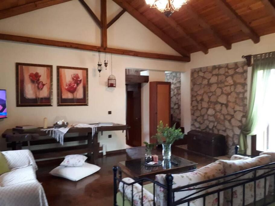 Fragosiko - Rustic Retreat In Kefalonia Holiday home